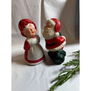Vintage Mr Mrs Claus Kissing Salt Pepper Shakers Christmas Holiday Decor